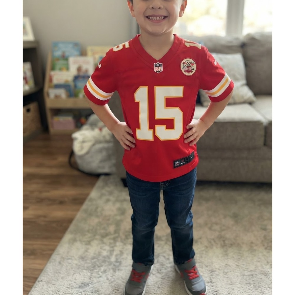 Nike NFL Kansas City Chiefs Patrick Mahomes 15 Jersey Kids Medium 5/6 Red